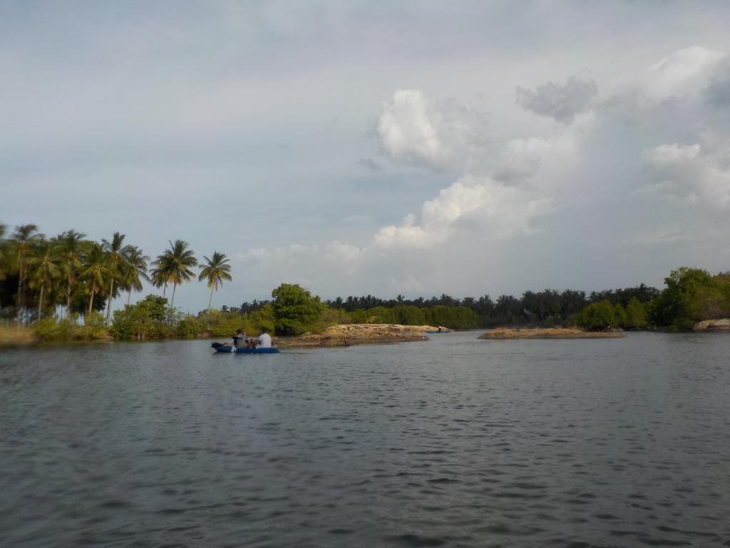 Hotel Reef Pasikudah à Nachivantivu Extérieur photo