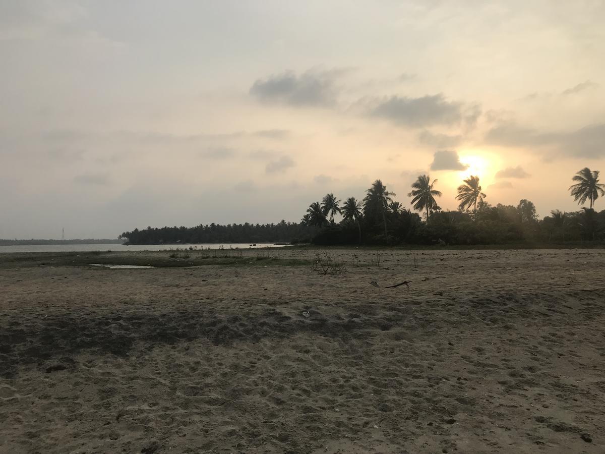 Hotel Reef Pasikudah à Nachivantivu Extérieur photo